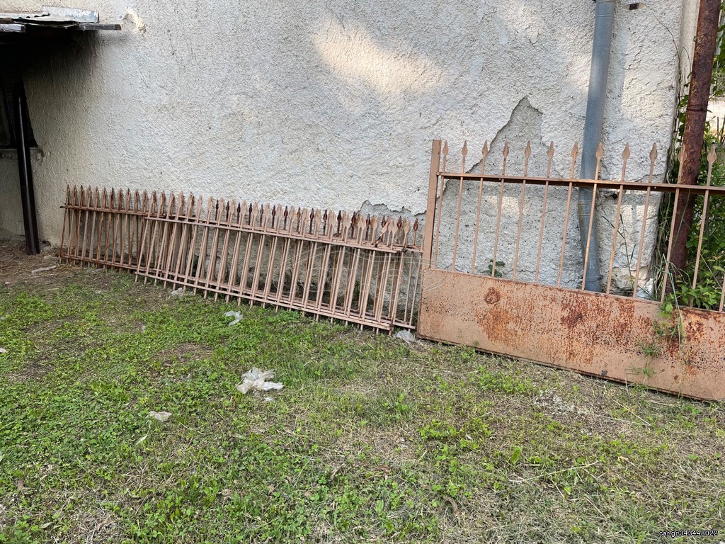 Κάγκελα και αυλόπορτα 