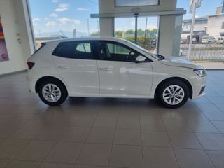 Skoda Fabia 2023-thumb-4