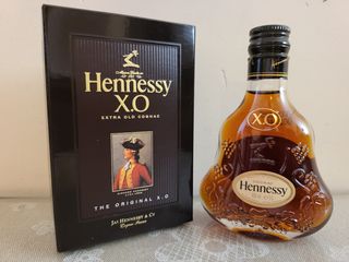 Σπανια μινιατουρα κονιακ Hennessy XO . Cognac miniature.
