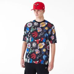 NEW ERA NBA ALL OVER NBA ALL OVER PRINT MESH BLACK OVERSIZED T-SHIRT BLACK 60435360 60435360