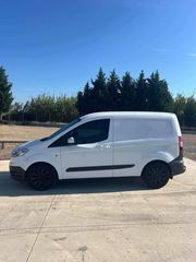 Ford Transit Courier '17