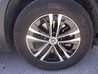Mercedes-Benz GLA 250 2023-thumb-4