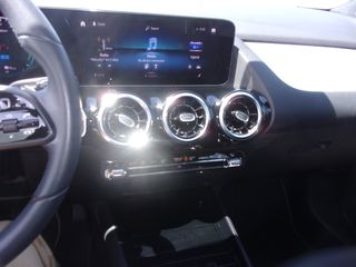 Mercedes-Benz GLA 250 2023-thumb-12