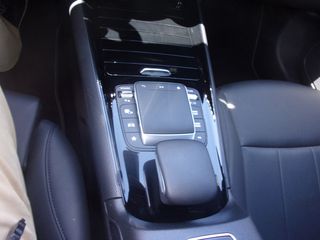 Mercedes-Benz GLA 250 2023-thumb-13