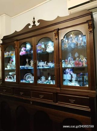 Σύνθετο με βιτρίνες, συρτάρια, και κρεβάτι