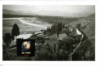 Καρτποσταλ (δεκ. 1960) Άρτα - Μονή Κάτω Παναγιάς στους πρόποδες του λόφου Περάνθης