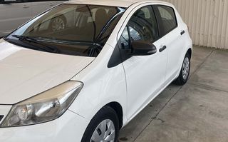 Toyota Yaris 2014-thumb-2