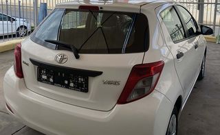 Toyota Yaris 2014-thumb-6