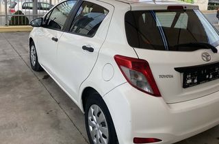 Toyota Yaris 2014-thumb-7