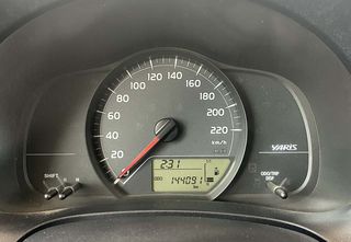 Toyota Yaris 2014-thumb-8