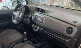 Toyota Yaris 2014-thumb-11