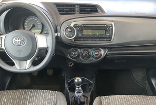 Toyota Yaris 2014-thumb-13