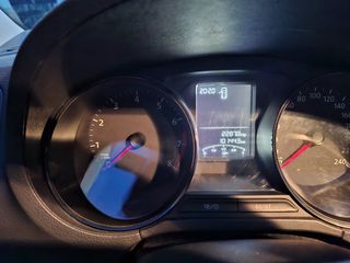 Volkswagen Polo 2016-thumb-8
