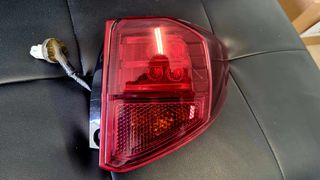 ΠΙΣΩ ΔΕΞΙ (ΣΥΝΟΔΗΓΟΥ) ΦΑΝΑΡΙ LED ΑΠΟ SUZUKI VITARA 2019-2023 (ΓΝΗΣΙΟ)-thumb-1
