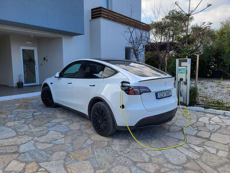 Tesla Model Y '22 Long Range