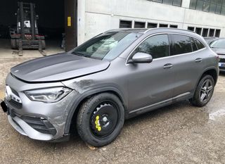 Mercedes-Benz GLA 200 '21 4MATIC Premium AMG AUTOMATIC