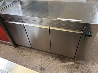 Ψυγείο πάγκος με εξωτερική μηχανή 