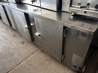 Ψυγείο πάγκος με εξωτερική μηχανη