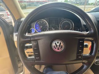 Volkswagen Touareg 2003-thumb-15