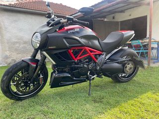 Ducati Diavel 2012 1200 carbon