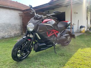 Ducati Diavel 2012 1200 carbon-thumb-1