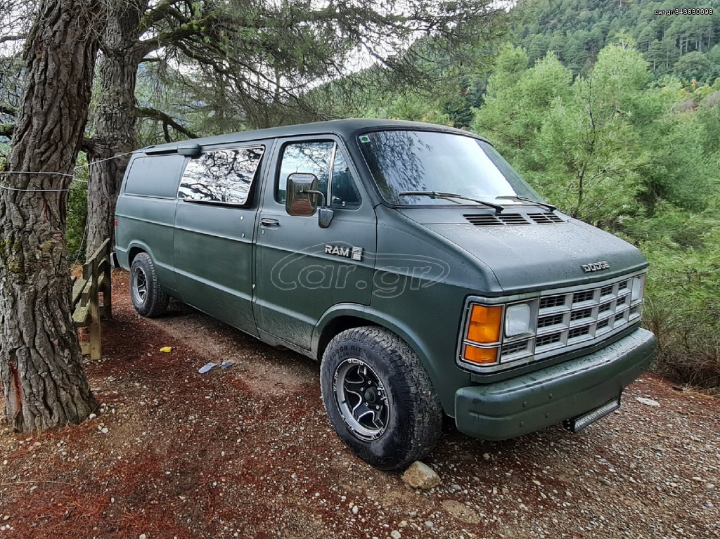 Dodge RAM 1986 Van