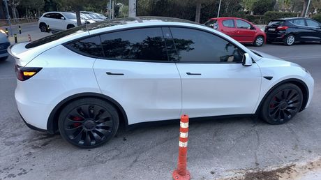 Tesla Model Y '22 Performance