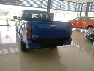 Isuzu D-Max 2026 GRAVITY 4DOOR-thumb-3