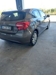 Mercedes-Benz A 180 2013-thumb-9
