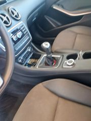 Mercedes-Benz A 180 2013-thumb-12