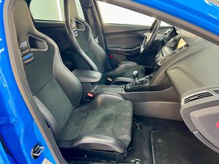 Ford Focus 2016 RS Mk3-thumb-6