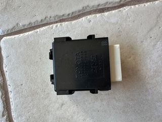 TOYOTA YARIS-thumb-8
