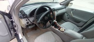 Mercedes-Benz C 220 2002 DIESEL CLIMA-thumb-4