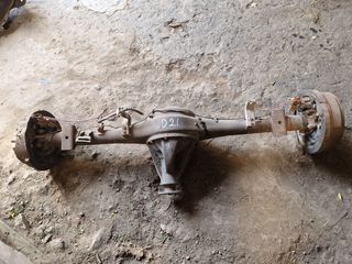 ΔΙΑΦΟΡΙΚΟ ΠΙΣΙΝΟ NISSAN D21 / 2400 BENZINH 4X2
