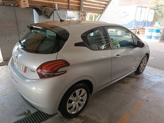 Peugeot 208 2015-thumb-4