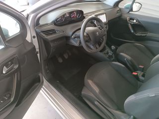 Peugeot 208 2015-thumb-8