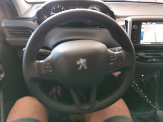 Peugeot 208 2015-thumb-11