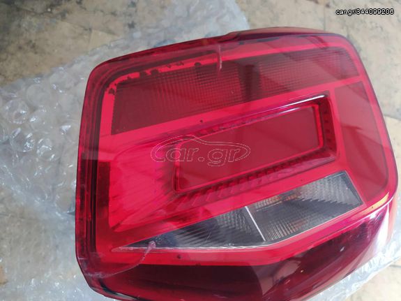 AUDI Q2  ΠΙΣΩ ΔΕΞΙ ΦΑΝΑΡΙ