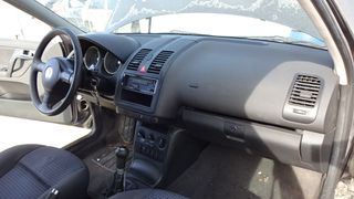 Ντουλαπάκι VW Polo '01 Προσφορά