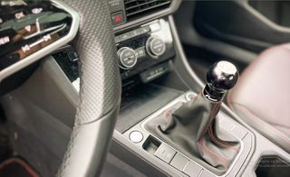 Πόμολο λεβιέ ταχυτήτων αλουμινίου για Golf 7 / Golf 8 / Leon 3 / S3 8V / TT 8S (χειροκίνητο κιβώτιο) Racingline-thumb-1