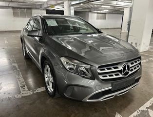 Mercedes-Benz GLA 180 '17 180D Urban