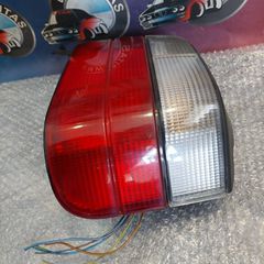 Φανάρι πίσω δεξι E36 καραβάν (Λευκό φλας)-thumb-1