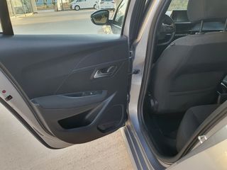 Peugeot 208 2021-thumb-4