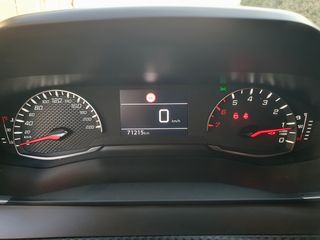 Peugeot 208 2021-thumb-8