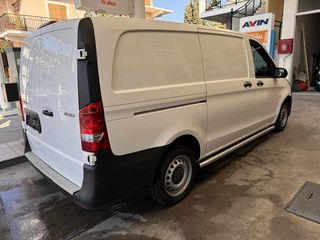 Mercedes-Benz 2018-thumb-13