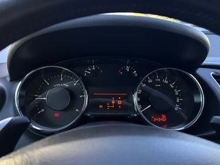 Peugeot 3008 2013 e-HDi 115 STOP&START Allure ETG6-thumb-26