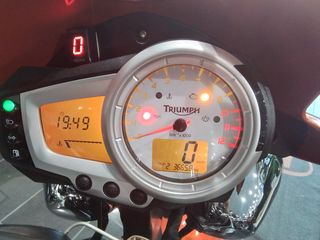 Triumph Speed Triple 1050 2011-thumb-4
