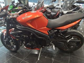 Triumph Speed Triple 1050 2011-thumb-1