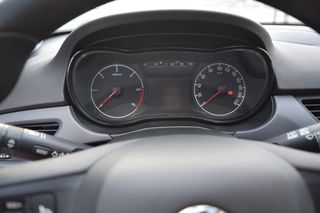 Opel Corsa 2016-thumb-10