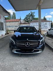 Mercedes-Benz GLA 200 '15  Urban 7G-DCT